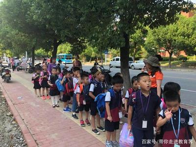 校外托管班火爆的真相 错位的作息与难解的育儿困境